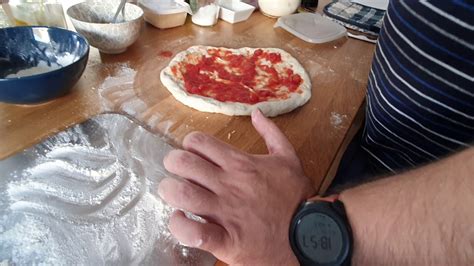 hand stretched pizza ultimo 00 14” 1